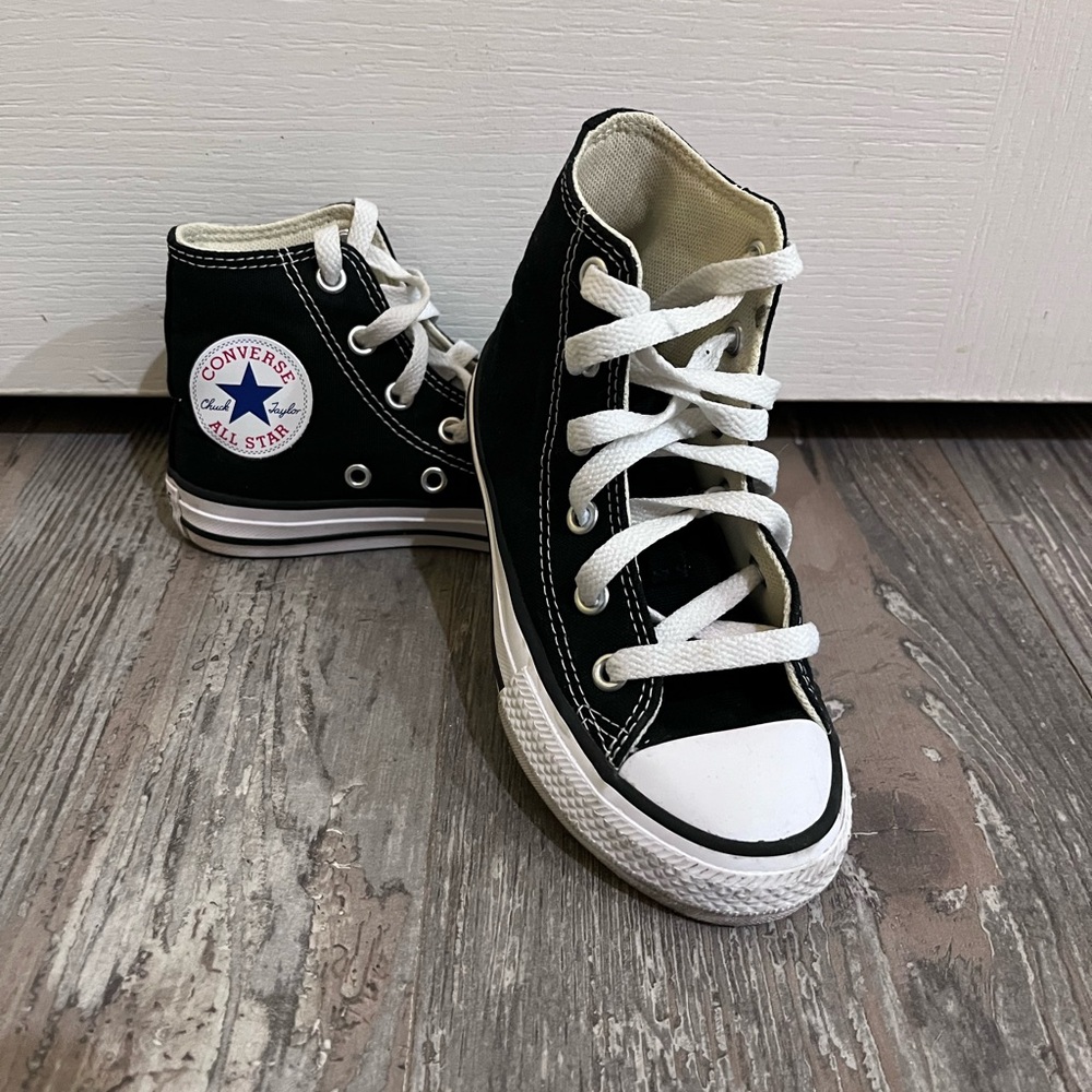 Kids size 11 Converse Chuck Taylor Black and White High-Tops - Picture 2 of 6